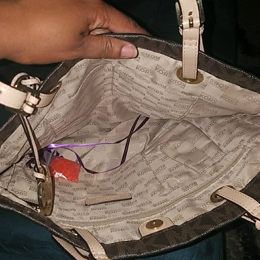 Authentic Michael Kors Handbag - image 5